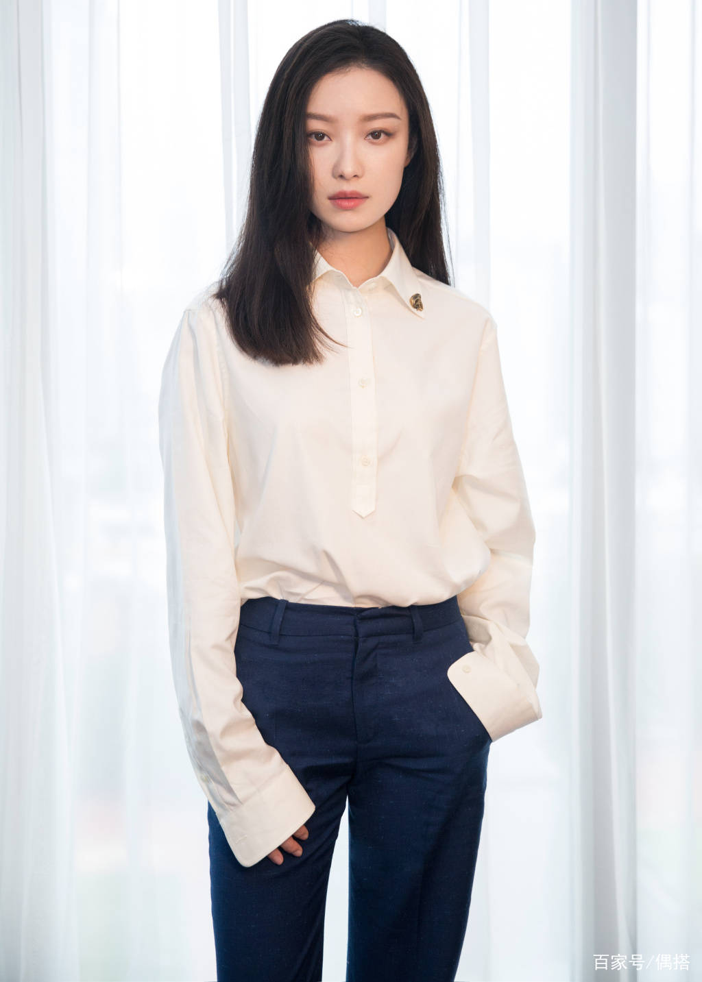 西裤|上班族穿衣被限制？今夏这样穿，高级又时髦，摆脱“校服”生活