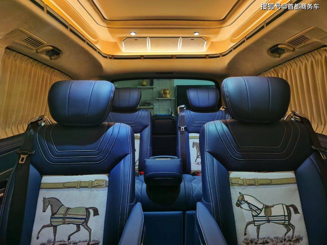 德系大佬范儿的奔驰商务车,内饰也有小女人的风情味道来了