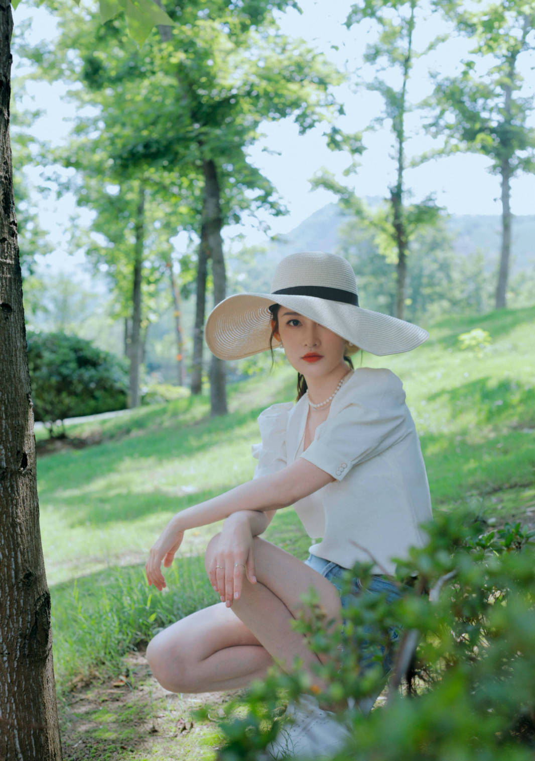 设计|李沁的法式度假风造型太清凉解暑了，孔雪儿的度假装更是性感撩人