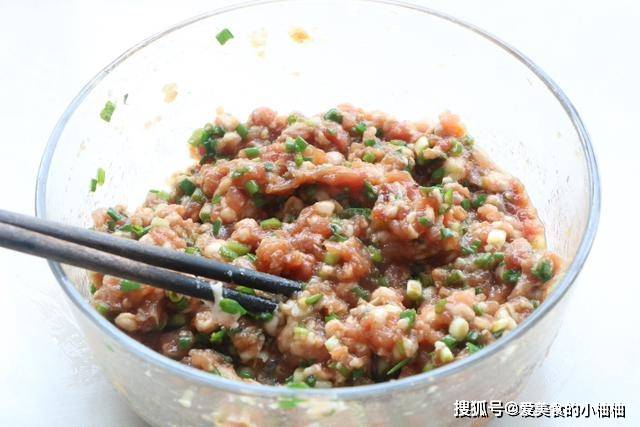 夏天|天热早餐别吃包子，教你懒人吃法，一卷一蒸就搞定，出锅一个不剩