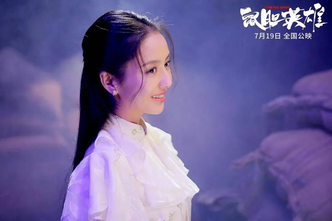 倾国倾城|佟丽娅一袭开叉“钻石裙”倾国倾城,跳起舞水蛇腰摇曳生姿太撩人