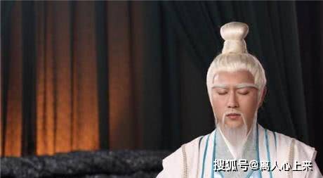"从这里就可以知道盘古是开天辟地的神仙,但是鸿钧老祖在书中是天地的
