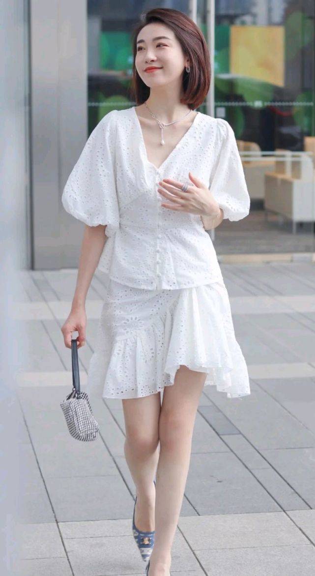 服装|平时穿什么才能释放魅力?其实也不难,简约风穿搭简单又好看
