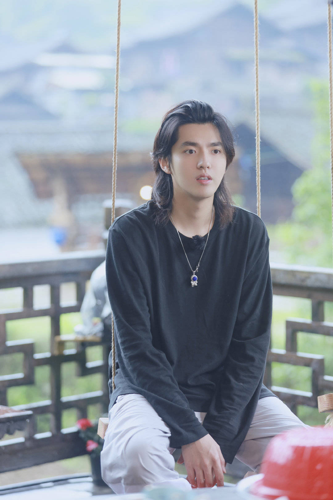 贼帅|吴亦凡又瘦回来了？在线拉面男友力爆棚，穿工人装都贼帅