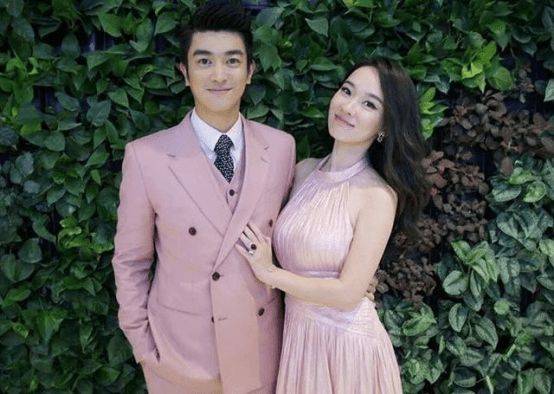 柠檬精|霍思燕杜江现身电影院,霍思燕感动落泪,依偎杜江肩膀获牵手安慰