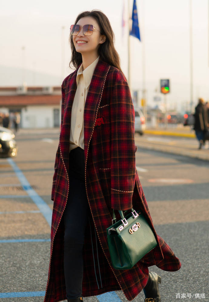 微胖女生怎样穿显瘦外套 4ac897b12c22432199e4c24a7852dd93.jpeg