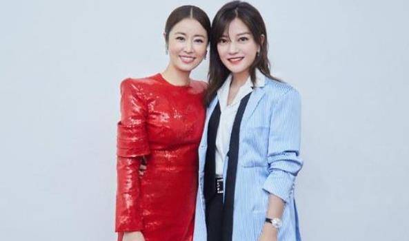 张图上|同是40岁出头，林心如红裙也压不过赵薇，服装浮夸略显老态！