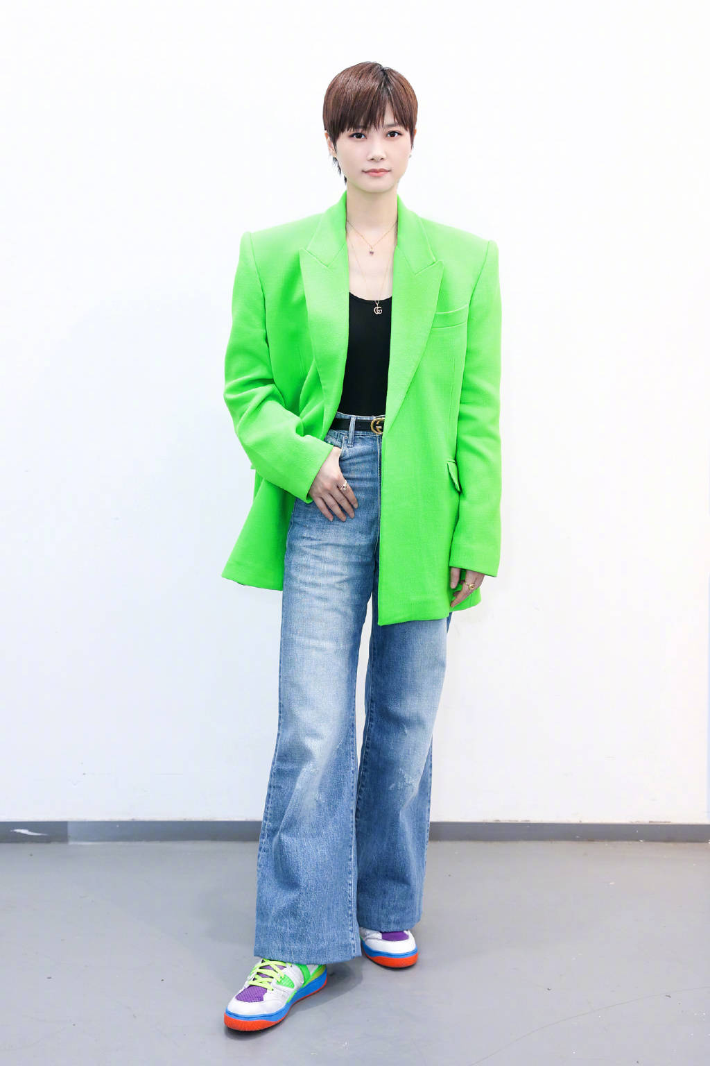 李宇春|李宇春腿长真“占便宜”,穿短裤闪耀红毯,即便短发也有女人味