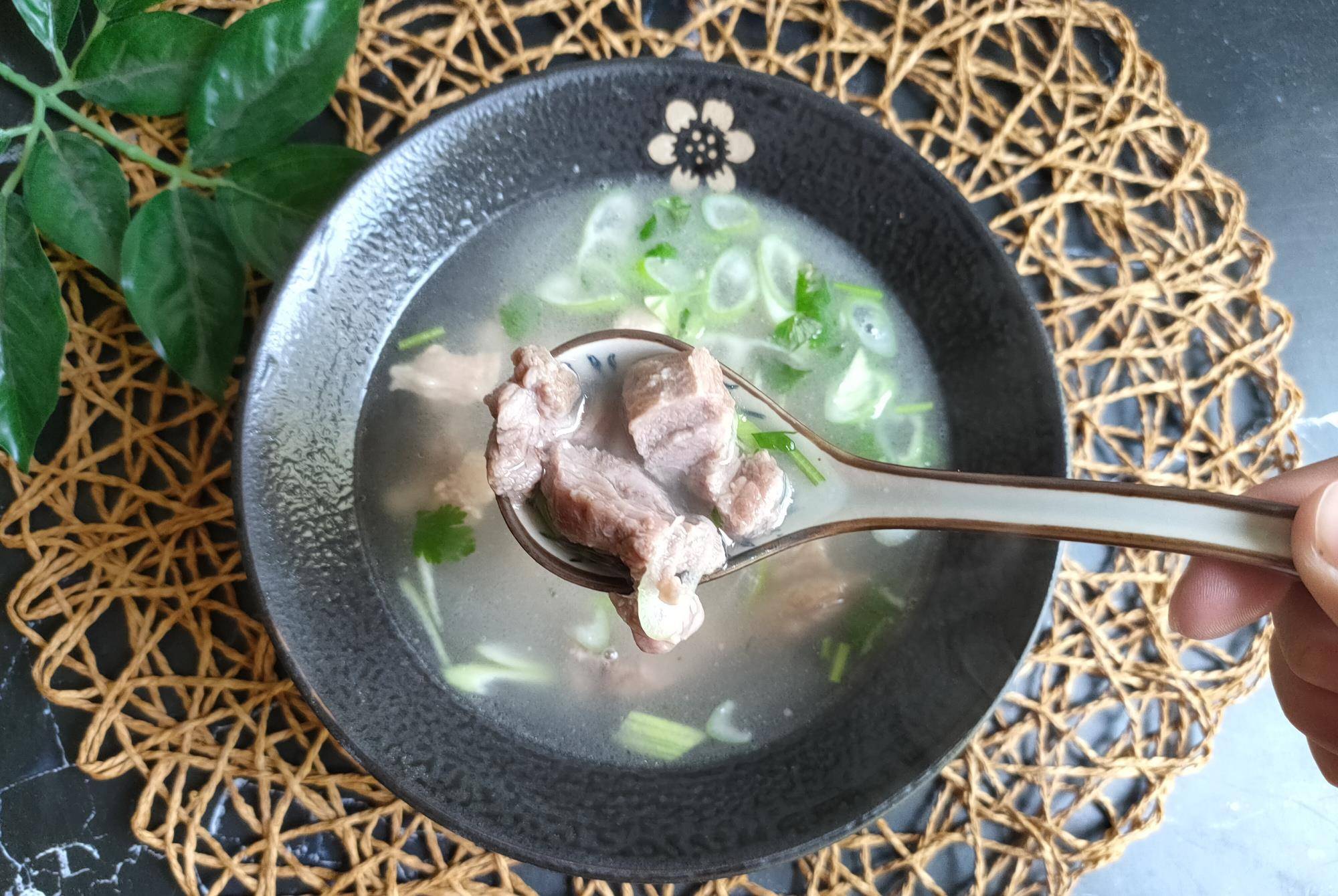 什么炖羊肉汤最好吃 737afa2587944519ac1eb4166e319906.jpeg