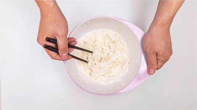 面团|馒头别总蒸，平底锅煎一下，酥脆香甜，孩子的零食都不用买了