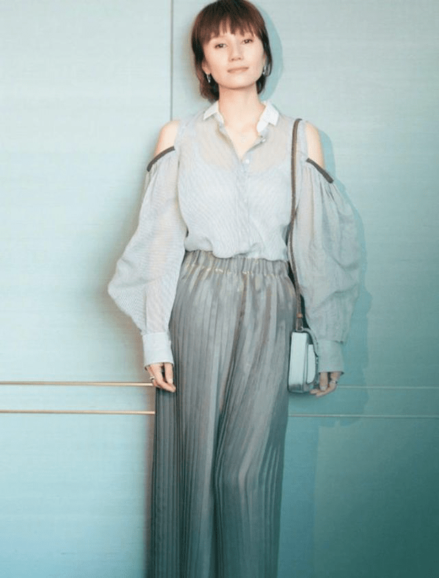 颜色|真正会穿的女人都偏爱“相邻色”，看袁泉俞飞鸿就知道，太高级了