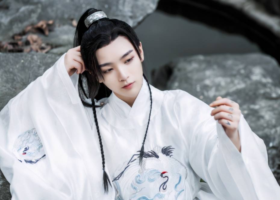 古风男神句芒人设崩塌?被曝未婚先育抛弃母子,网友吐槽:太渣了?_女人