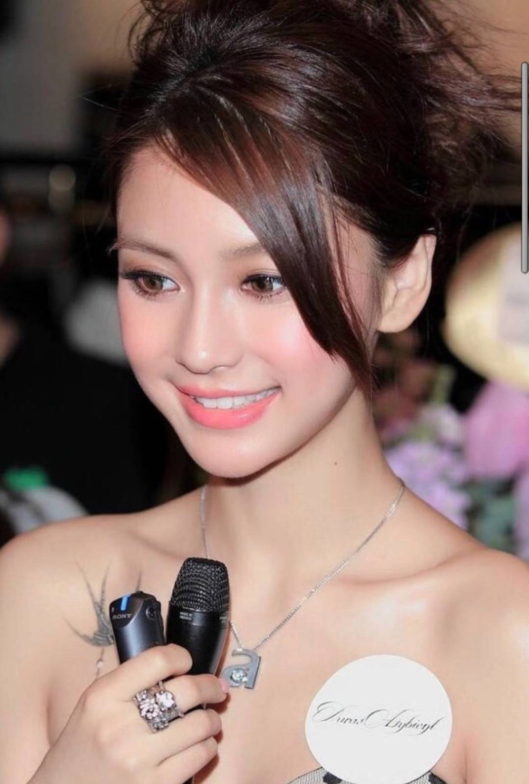 发丝|Angelababy早期清纯美颜照曝光，比现在还要美上几分，混血小公主