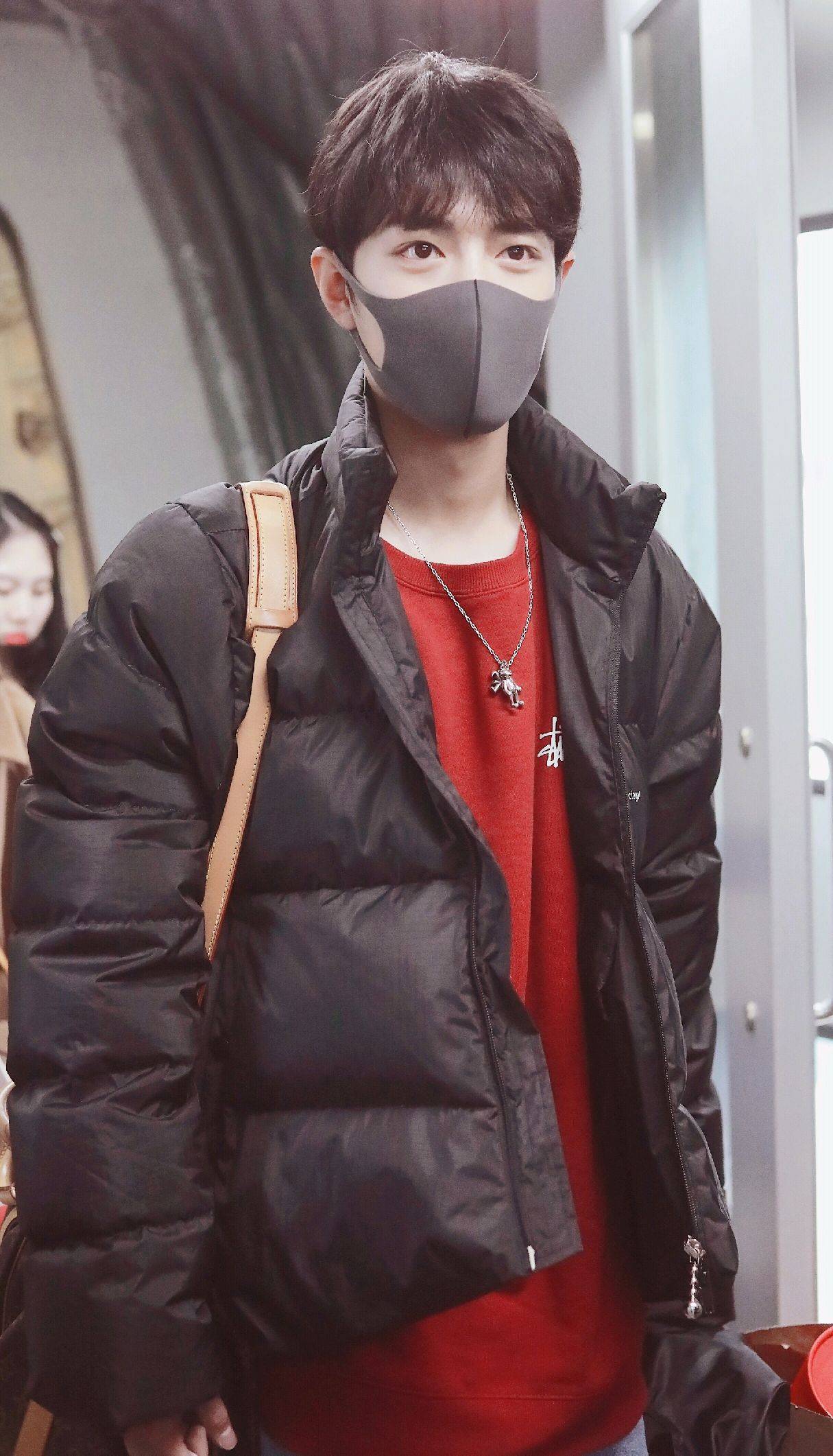 黑色|“穿搭教科书”肖战，27套夏夏卫衣男神造型，套套时髦又帅气