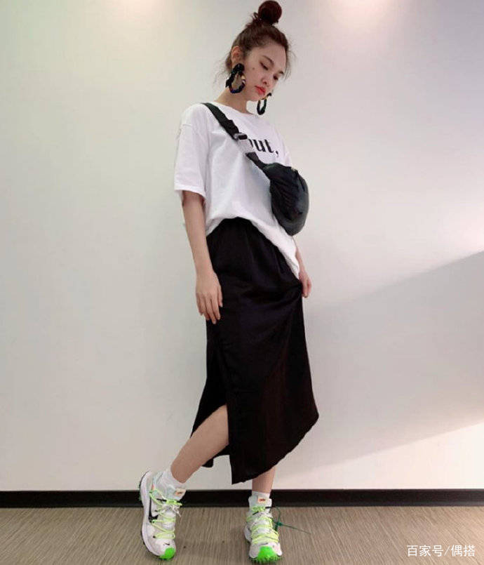 杨丞琳|杨丞琳太会穿！吊带衫搭阔腿裤，35岁美回25岁，难怪岁月眷顾她
