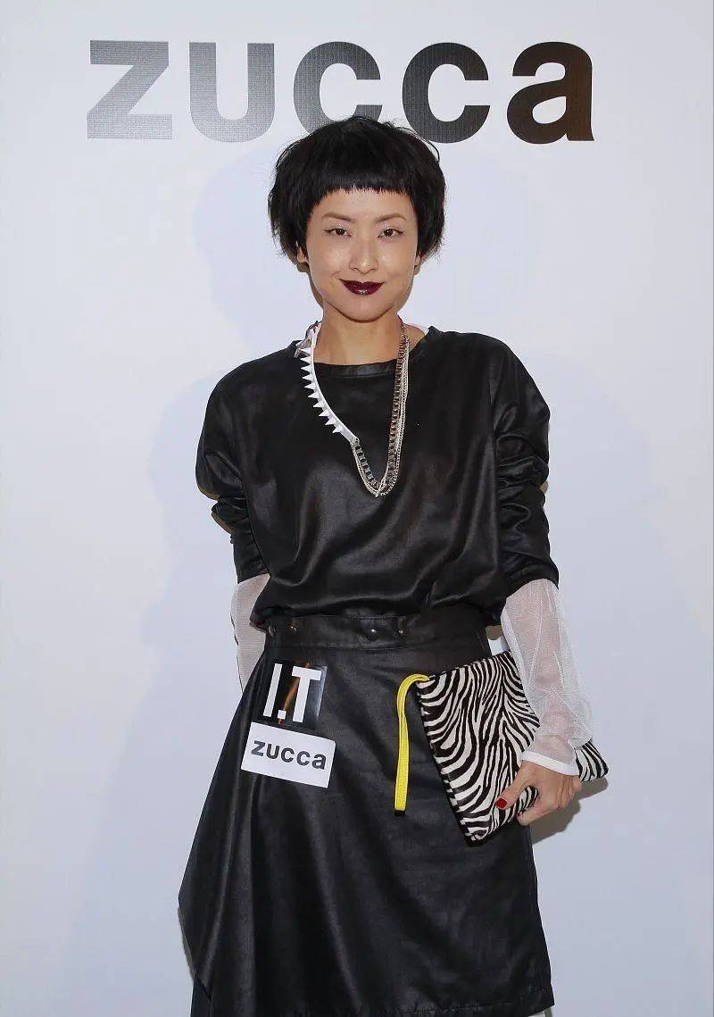 陈奕迅老婆太另类蘑菇头搭姨妈色口红这时尚让人看不懂