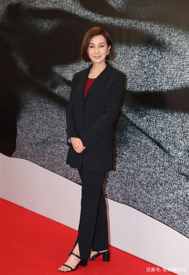 服装|毛舜筠虽然已经60多了，但是身材保养得好好，穿紧身裤腿好细