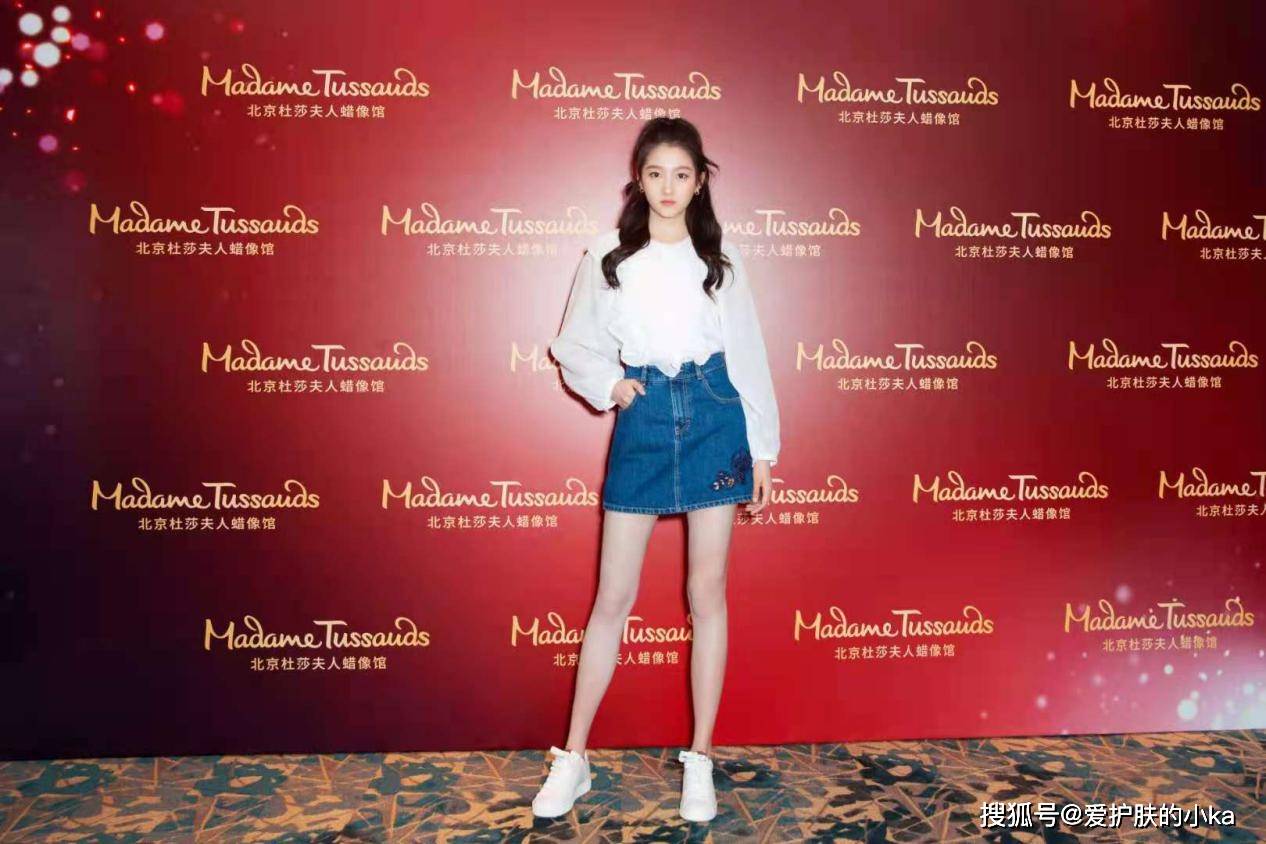 身材|关晓彤终于摆脱土气美到耀眼，一身黑配红唇高贵，连气质都升华了