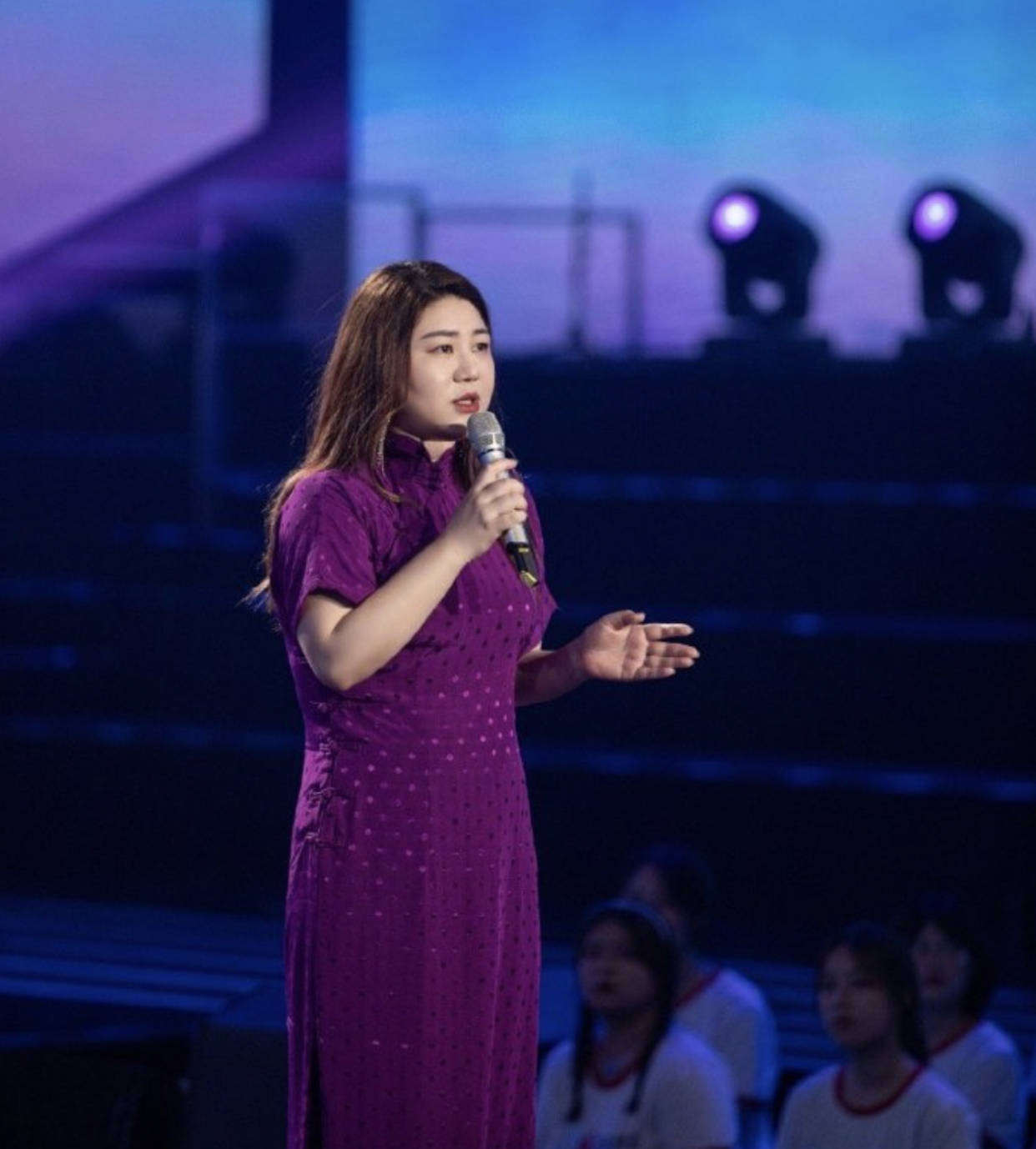 杨天真|胖女人不适合穿旗袍？看杨天真就知道，150斤照样穿得优雅贵气