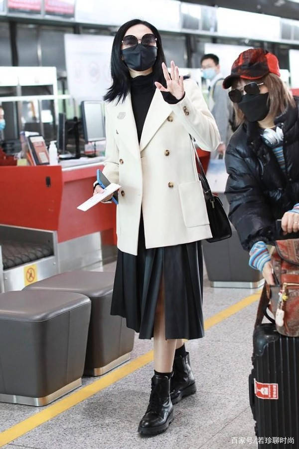 姚晨|姚晨打破了审美常识,穿得朴素不化浓妆,大嘴也美的高级