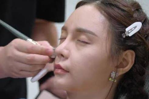 状态|沈梦辰化“老年妆”，眼角皱纹逼真造型时髦，未来老了也很迷人