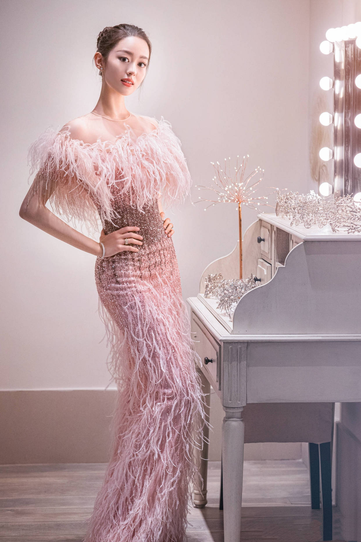 仙女|微博之夜仙女聚集！郑爽清纯宋祖儿甜美，吉娜一袭羽毛裙美出天际