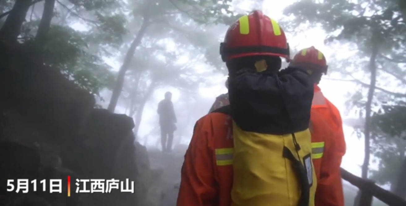庐山游客掉落手机，报警求助消防下悬崖找回，就该被“千夫指”？