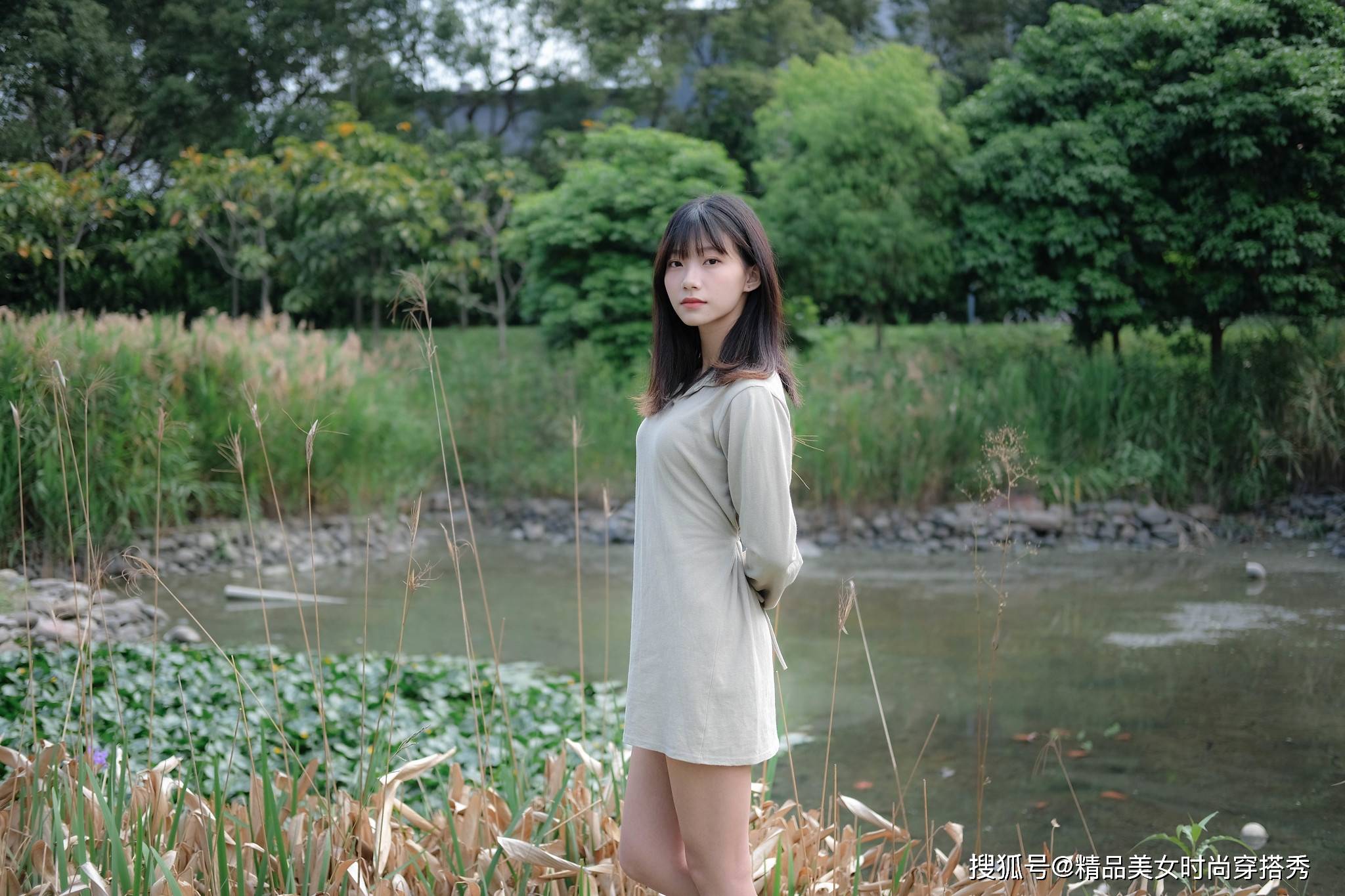 小高|针织运动款的时髦连衣裙,舒适的休闲感让你的青春气息尽情绽放