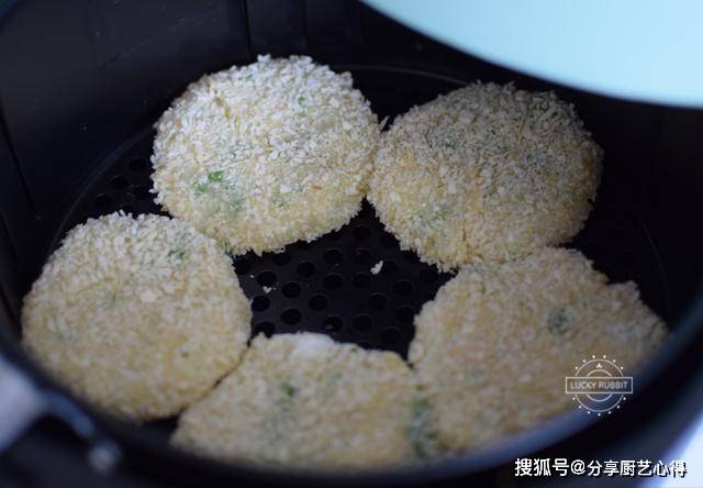 做法|土豆换一种吃法,外脆里嫩,给孩子当零食,吃一盘都不够