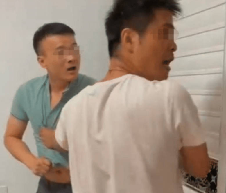 voom|句容一女幼师出轨，被丈夫与公公堵在家中，女主常晒自己性感照片