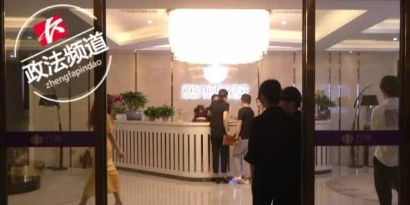 爱美|56岁大妈老来俏，贷款5万元整容，手术第二天就彻底“失控”