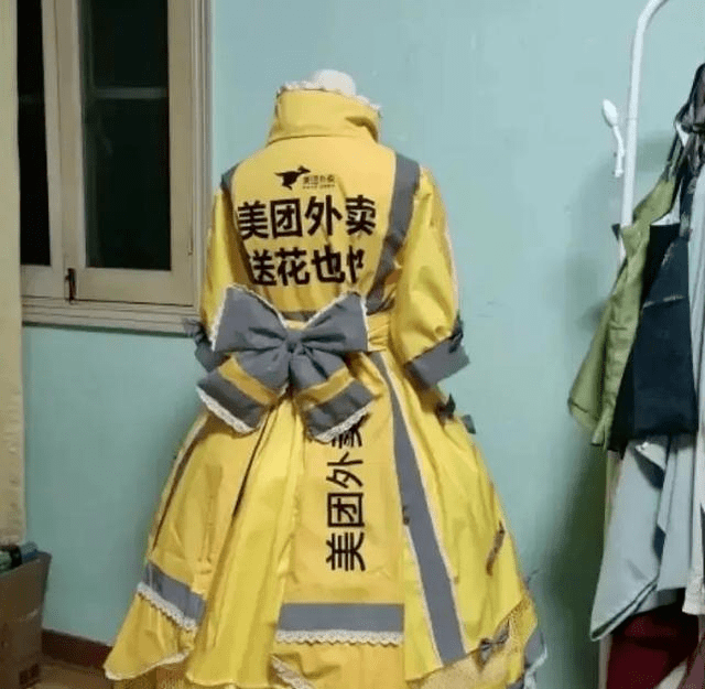 职业|外卖服出了新款？骑手小哥越来越帅，如果能推出外卖lo裙就好了