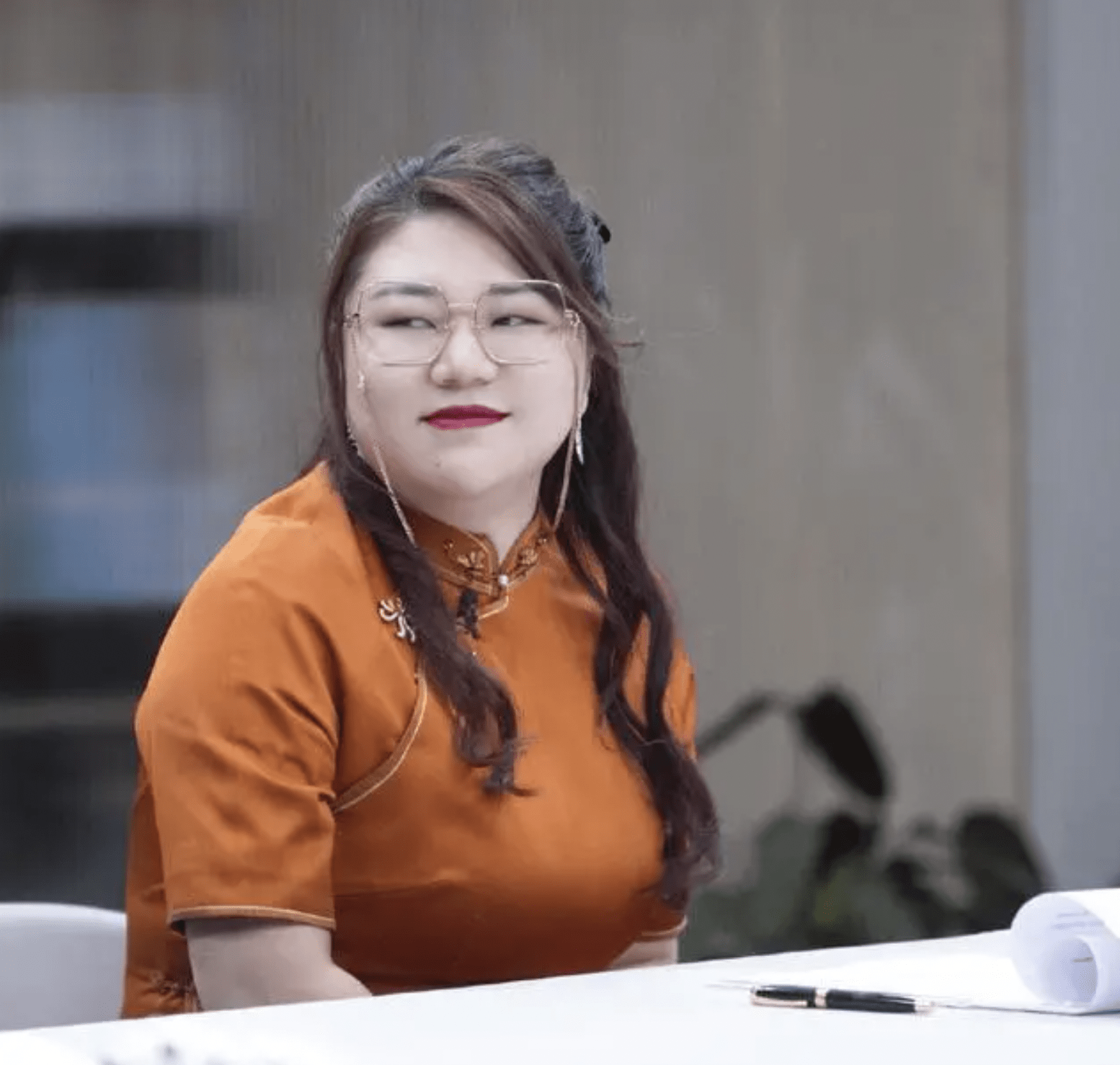 杨天真|胖女人不适合穿旗袍？看杨天真就知道，150斤照样穿得优雅贵气