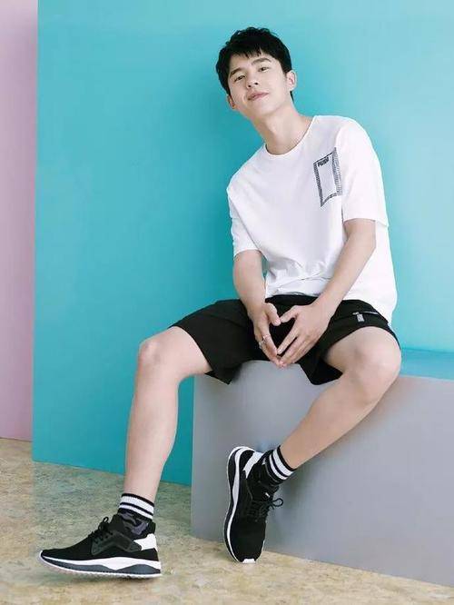 从男星夏日穿搭里学习,做个清爽时尚的型男!_明星