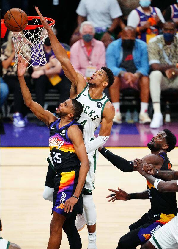 霍勒迪|霍勒迪抢断布克成胜负手！雄鹿三巨88+24太勇猛，太阳失天王山