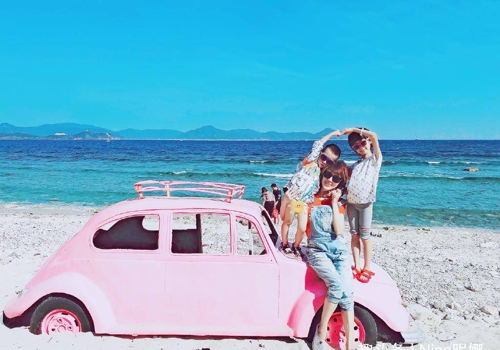 效果|金巧巧一家四口罕见同框，她穿连衣裙年轻像30岁，儿女颜值随爸爸