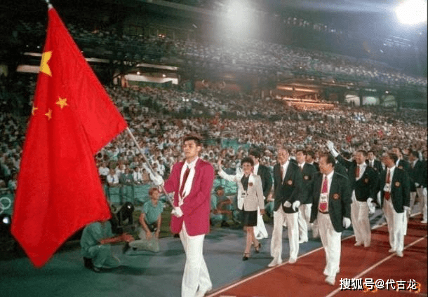 地位|赵帅成男旗手！中国男篮成背景板：霸主地位被终结，无缘东京奥运