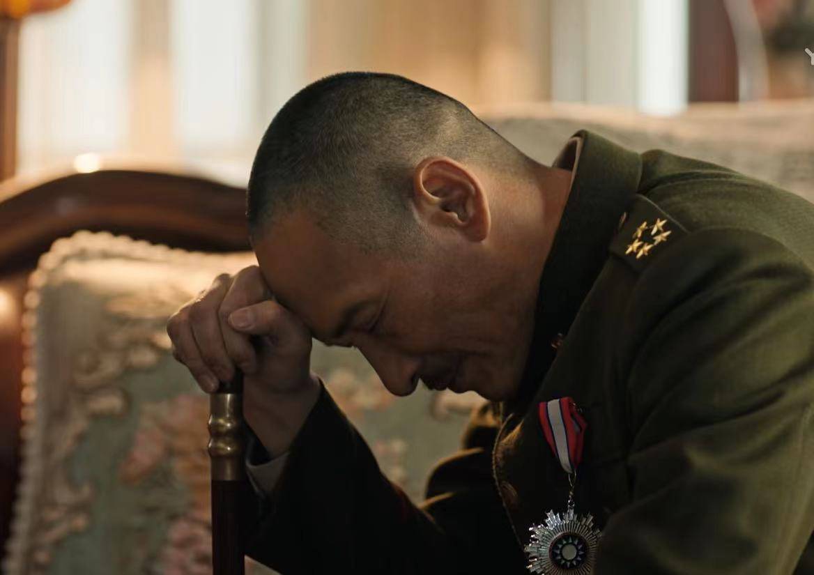 《大决战》细节处理加分,王劲松无疑是饰演老蒋最成功的演员之一