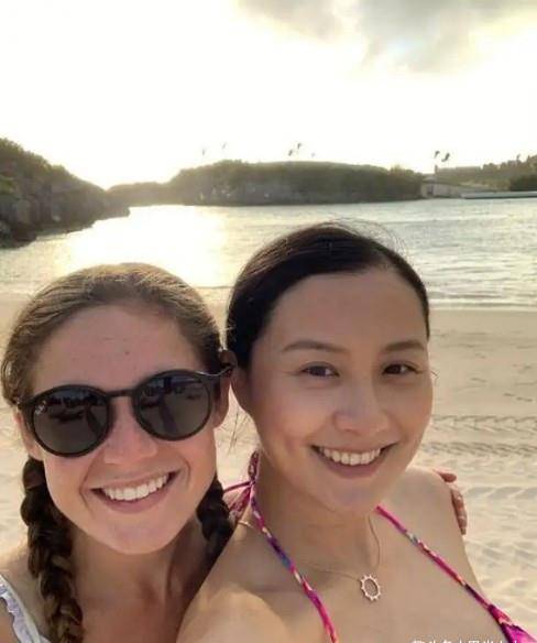 马尾|陈法拉产后10天首露面,脸部浮肿胖太多,素颜出镜初显老态