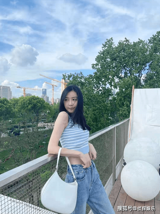 潘帅|宣云晒潘玮柏视角撒糖，穿吊带衫秀细腰好身材，被赞气质非凡
