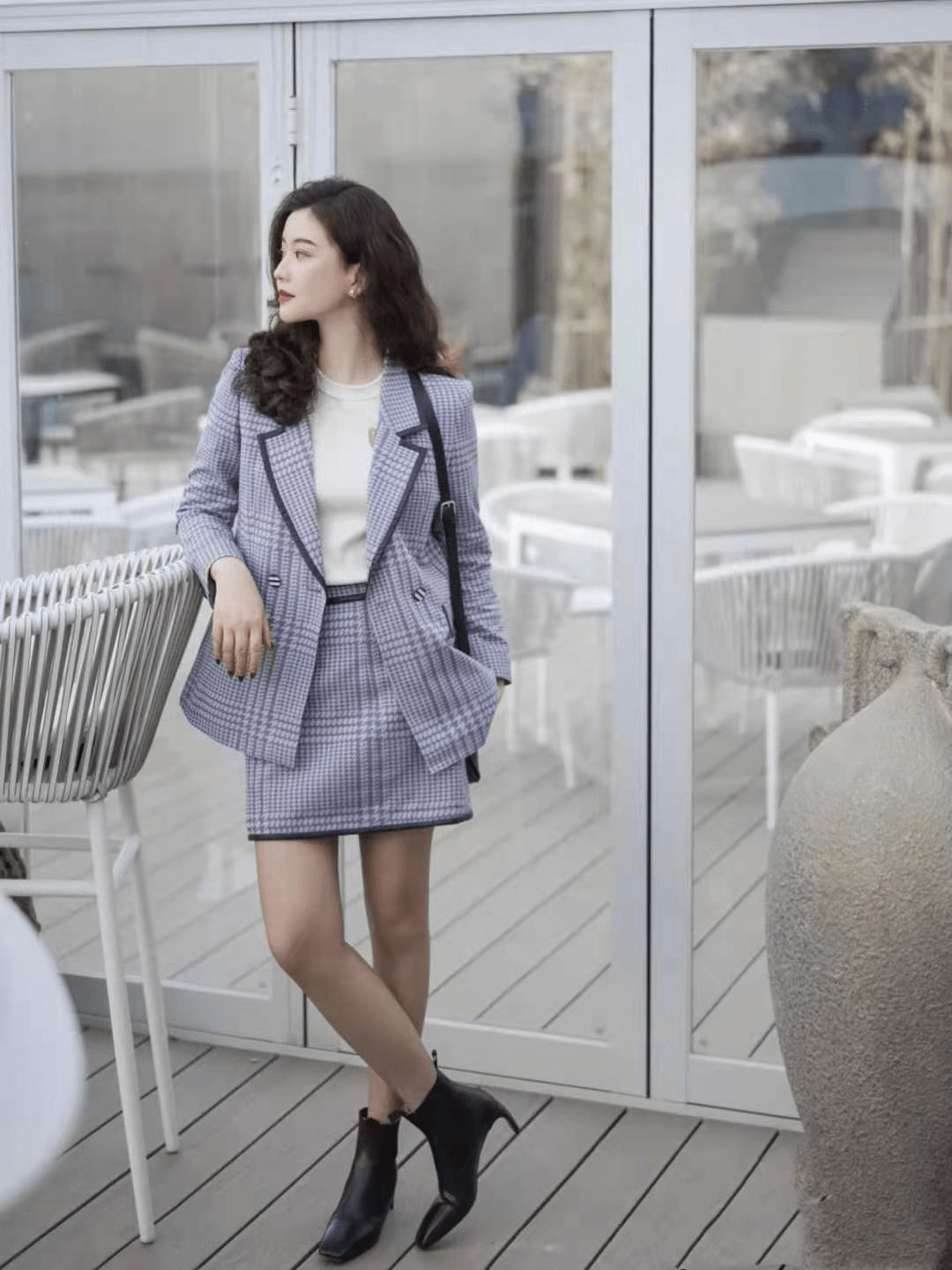 设计|高级优雅的早夏穿搭：裙子+外套，不仅显腿长，还很提升气场