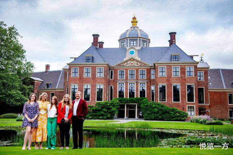 威廉-亚历山大|荷兰王室夏季合影明艳欢快 女王储沉稳有范 小公主笑容纯真烂漫