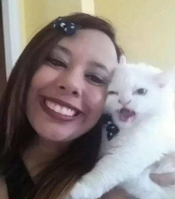 样子|主子对萌宠有几分嫌弃几分真爱？看合影就全知道了！