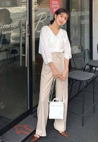 身材|这种款式的阔腿裤已经过时了，小个子和微胖身材的人，不建议穿