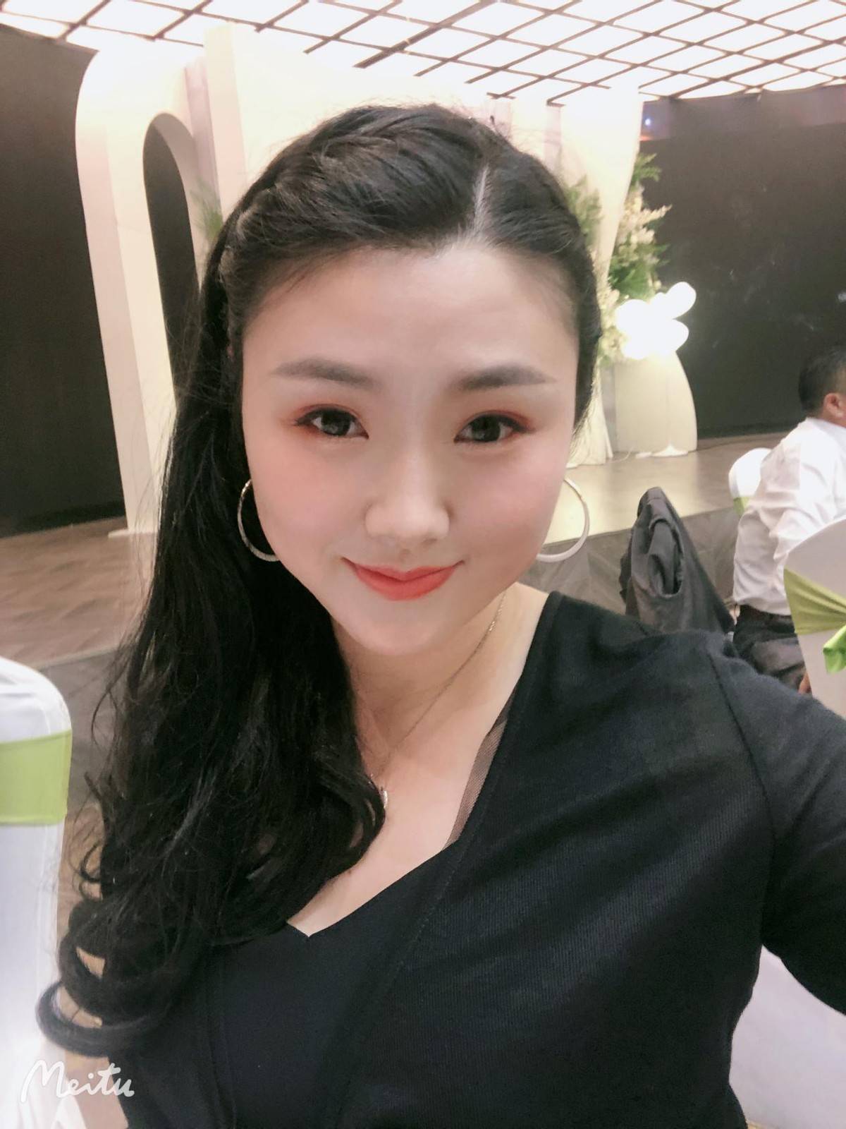 歌手肖洋昔日演出照曝光洋溢青春活力