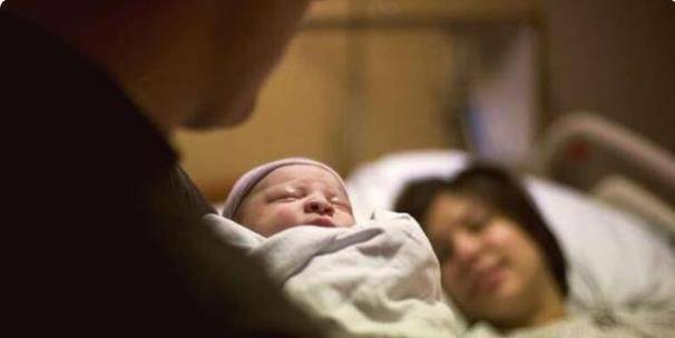 家长|二胎妈妈的烦心事：生二宝不糟心，糟心的是带娃需要“一拖二”