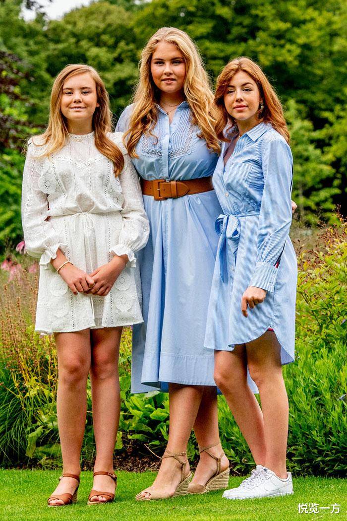 威廉-亚历山大|荷兰王室夏季合影明艳欢快 女王储沉稳有范 小公主笑容纯真烂漫