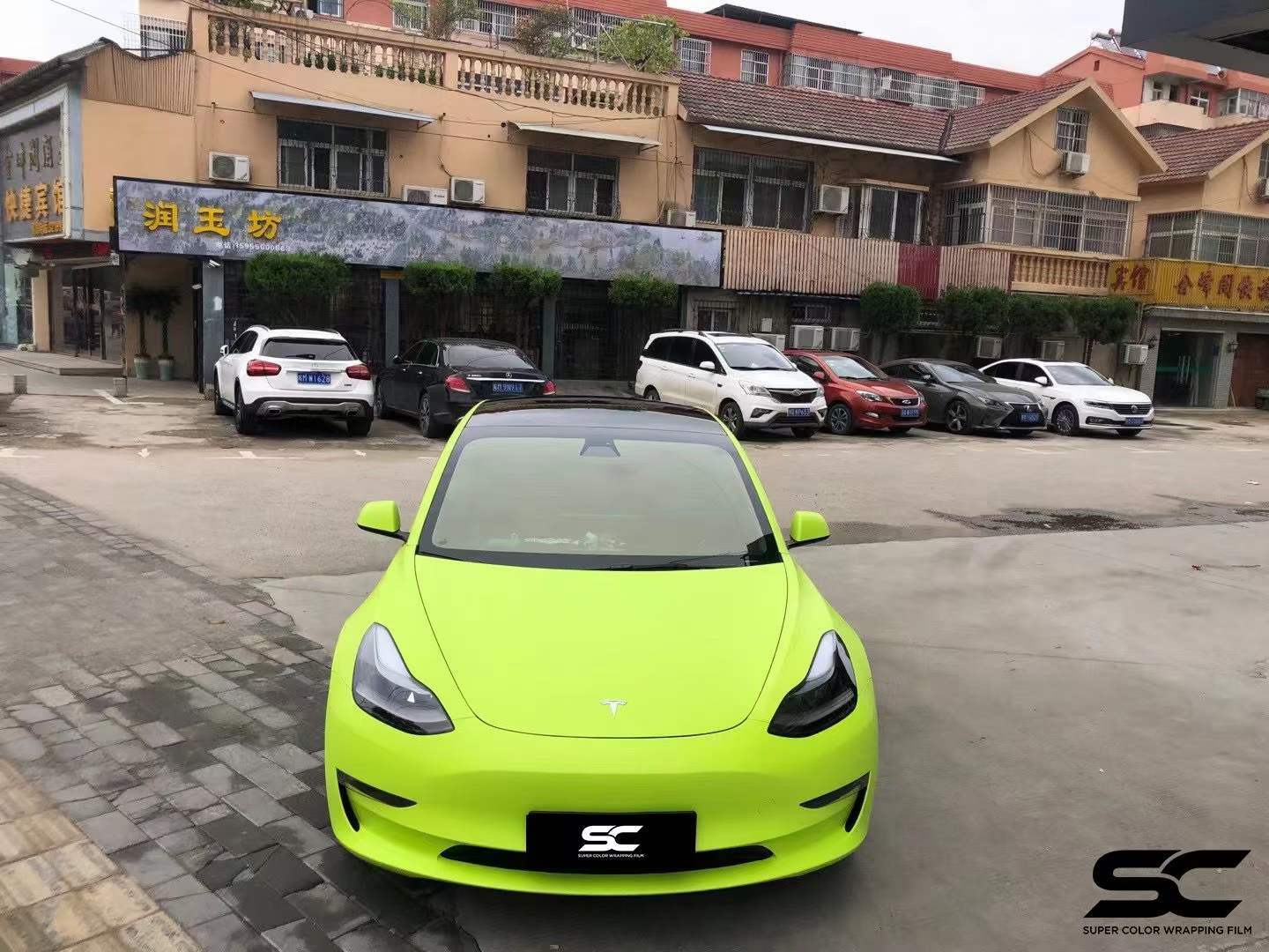 色彩|黑色改黄色！特斯拉MODEL3装贴SC改色膜消光荧草黄