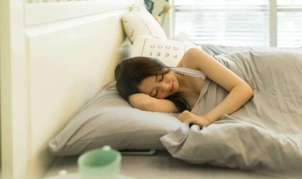 睡眠|这些迹象睡觉时出现,尽量别忽略了,肝脏或许在向你呼救!