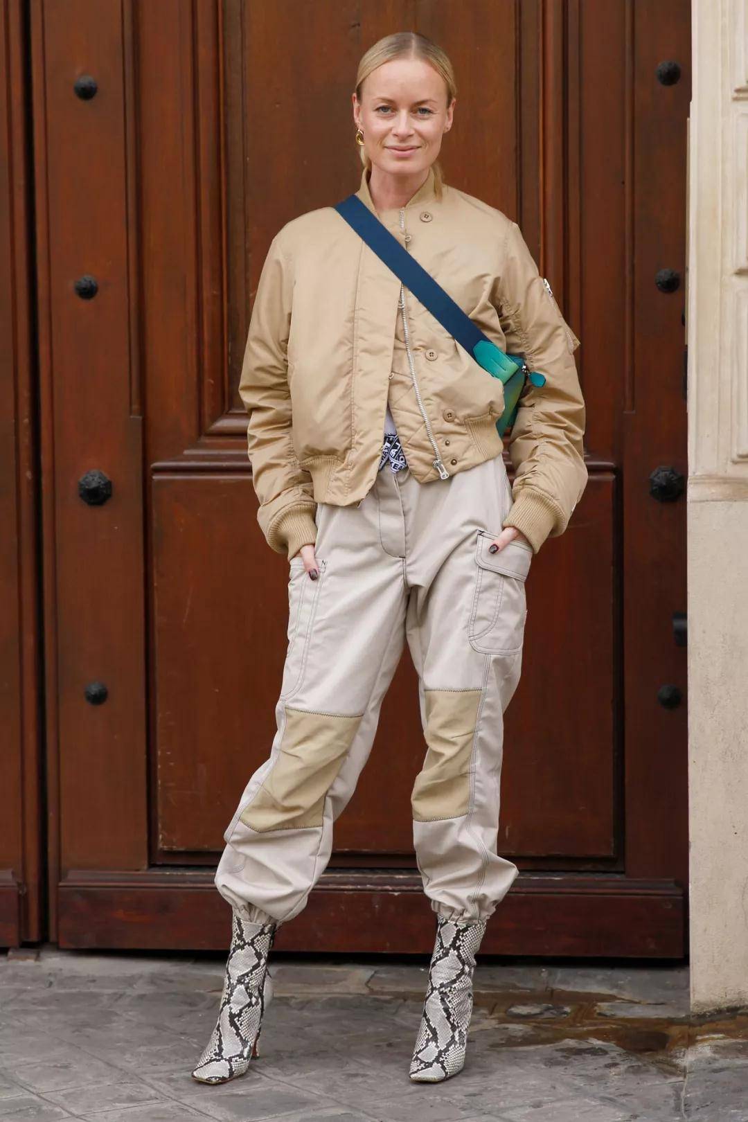 显得|真正会穿的女人都不穿阔腿裤了,这条“纸袋裤”才最火,谁穿谁美